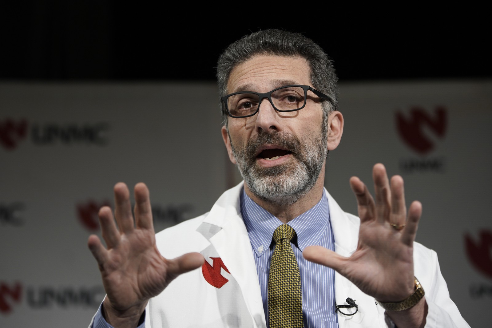 Novo coronavírus: médico brasileiro lidera estudo nos EUA com o remédio considerado mais promissor para a cura de Covid-19